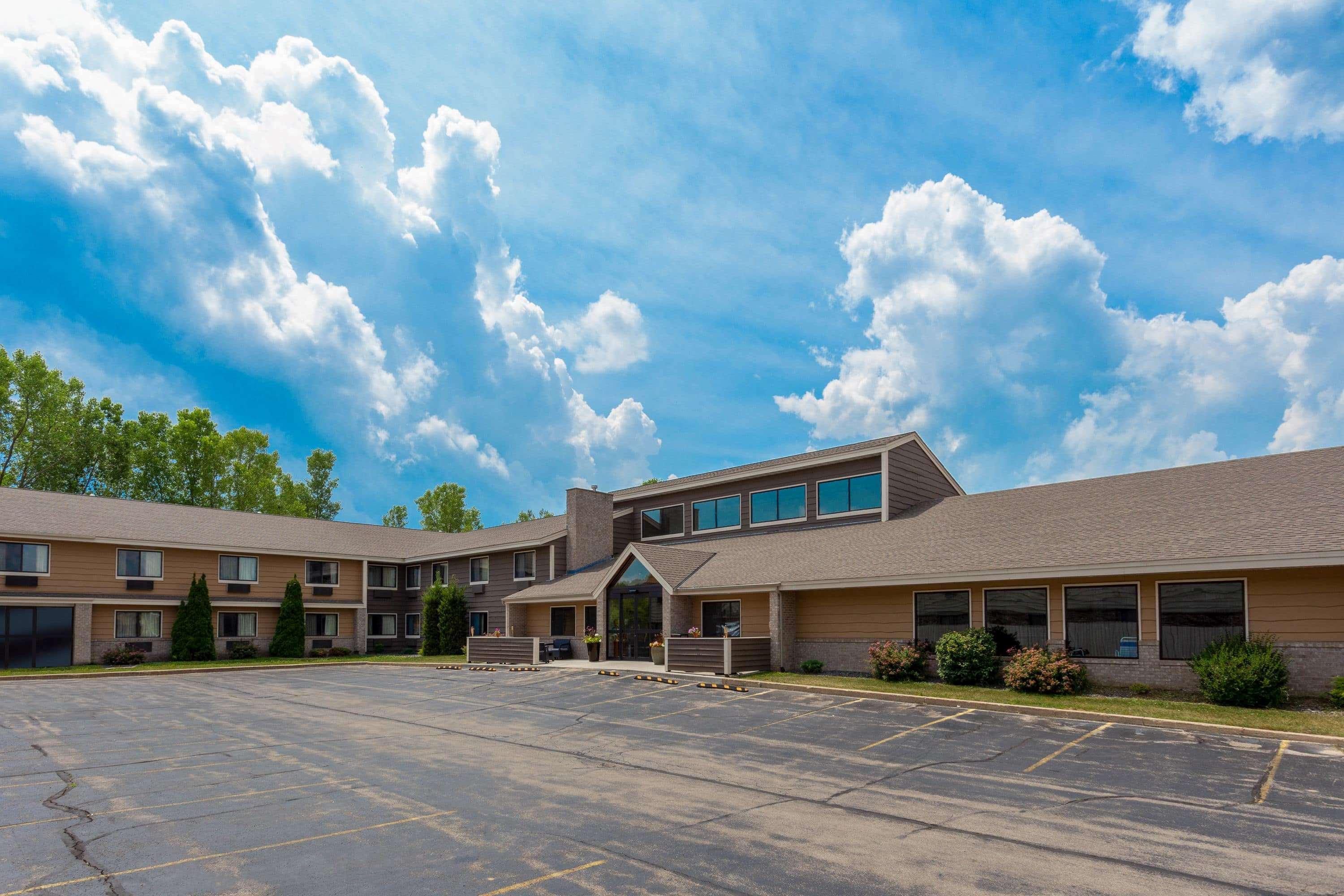 Americinn By Wyndham Hartford Wi Ngoại thất bức ảnh