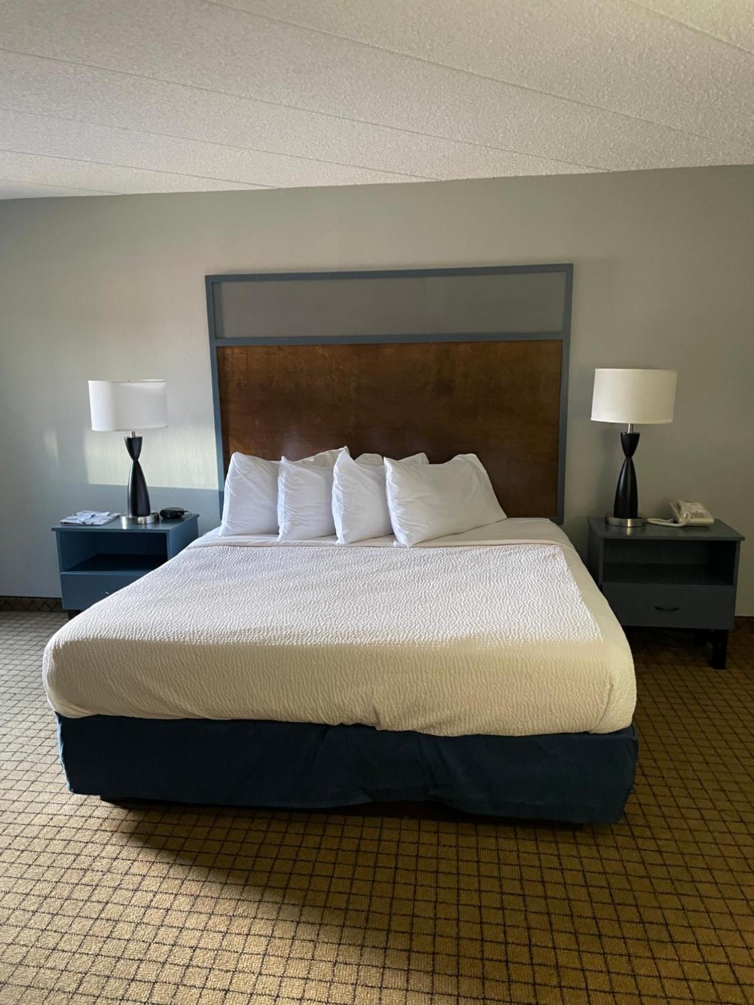 Americinn By Wyndham Hartford Wi Ngoại thất bức ảnh