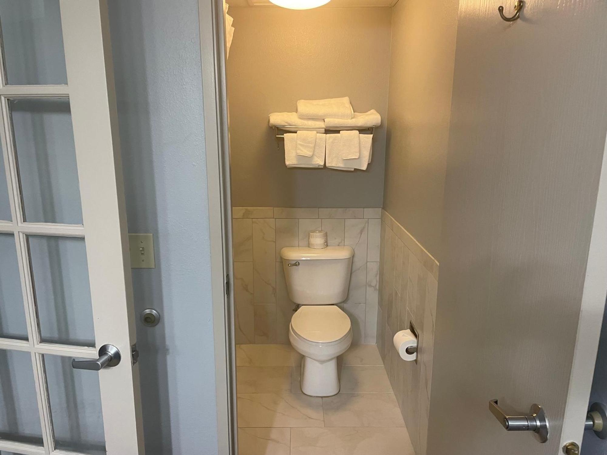 Americinn By Wyndham Hartford Wi Ngoại thất bức ảnh