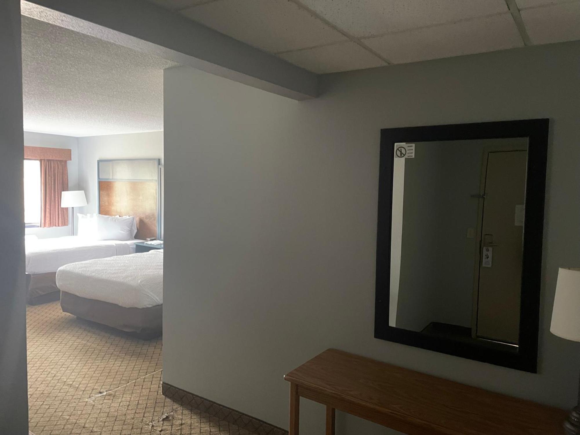 Americinn By Wyndham Hartford Wi Ngoại thất bức ảnh
