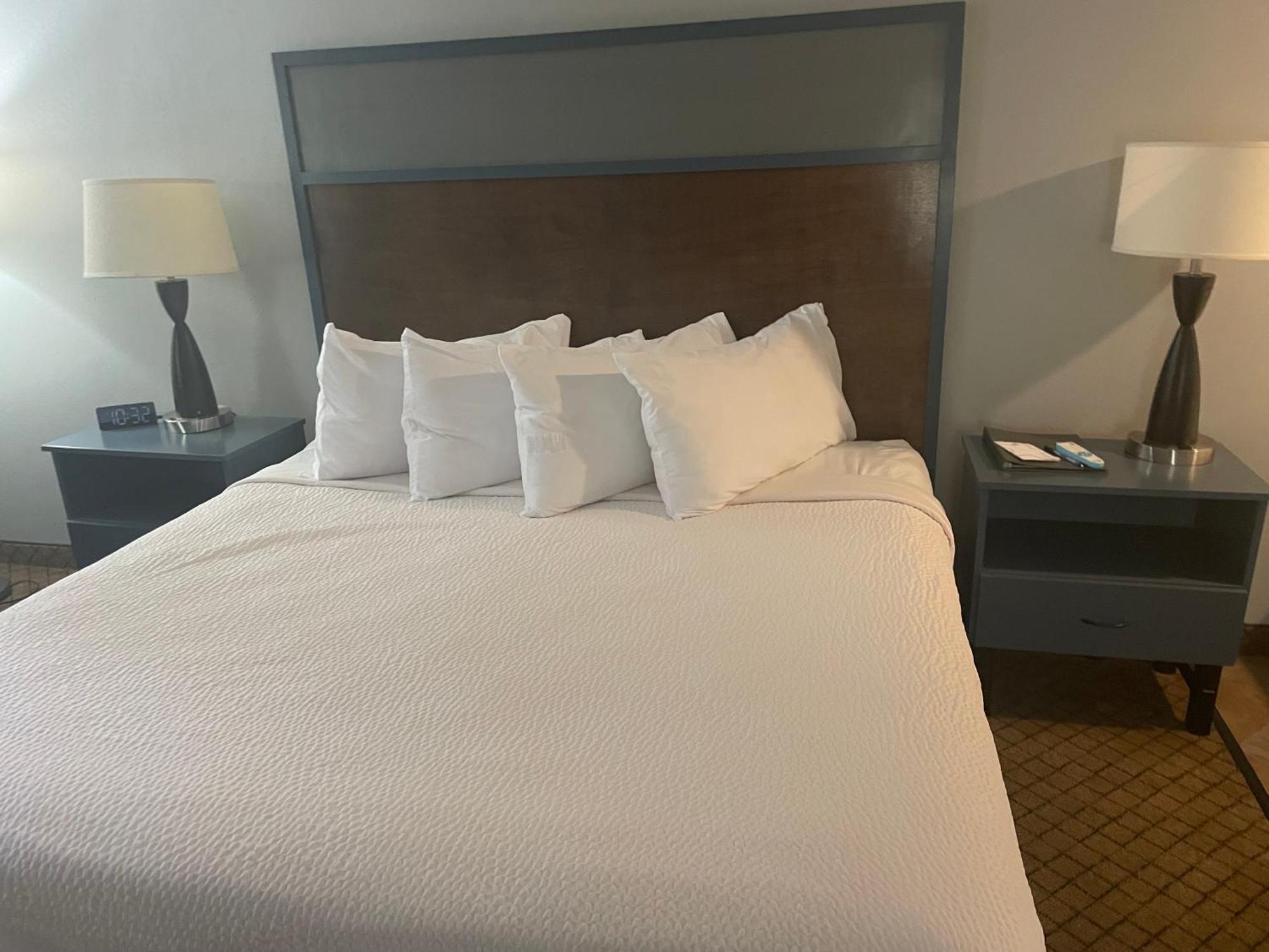 Americinn By Wyndham Hartford Wi Ngoại thất bức ảnh